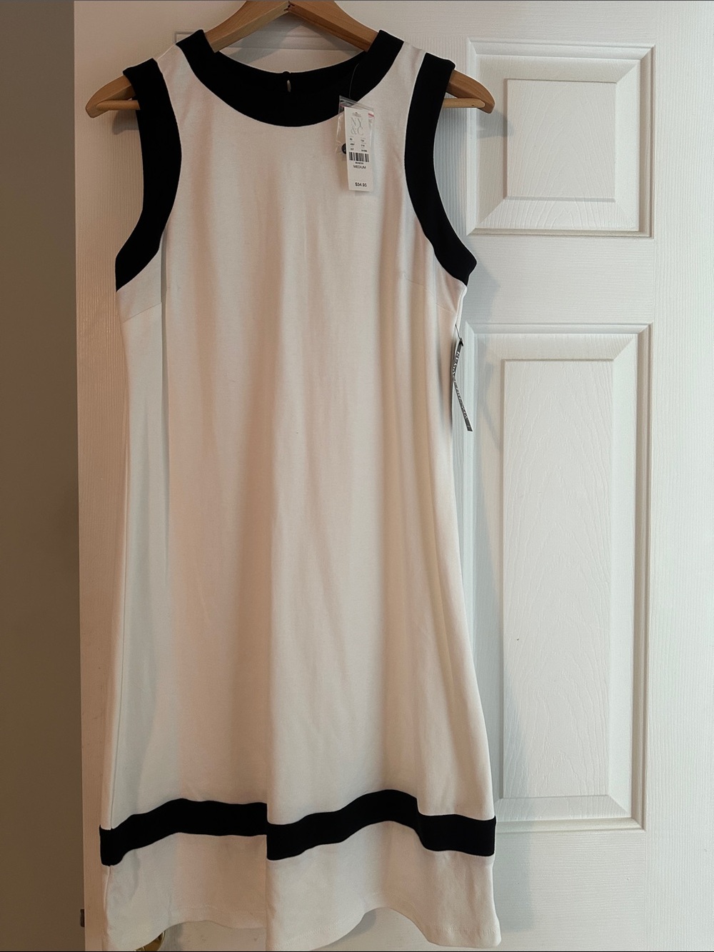 New York & Company White & Black Sleeveless A-Line Tunic Dress